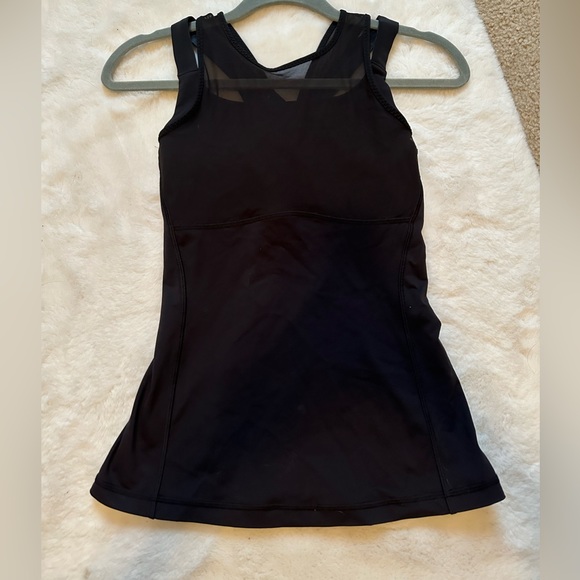 Lululemon tank top with built in bra - Picture 2 of 3